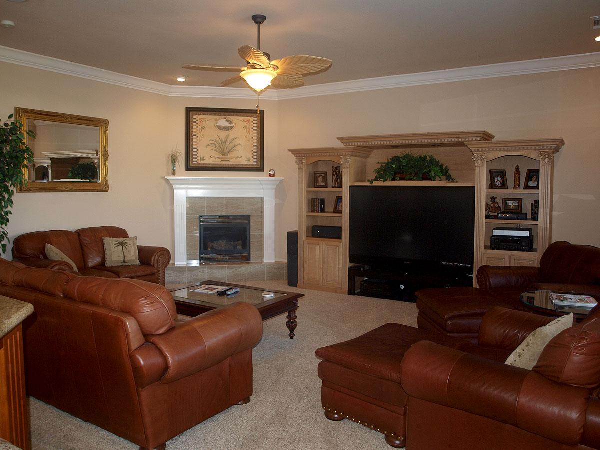 2758 Loggerhead Way Redding, CA 96002 - Photo 16 of 27 Family Room