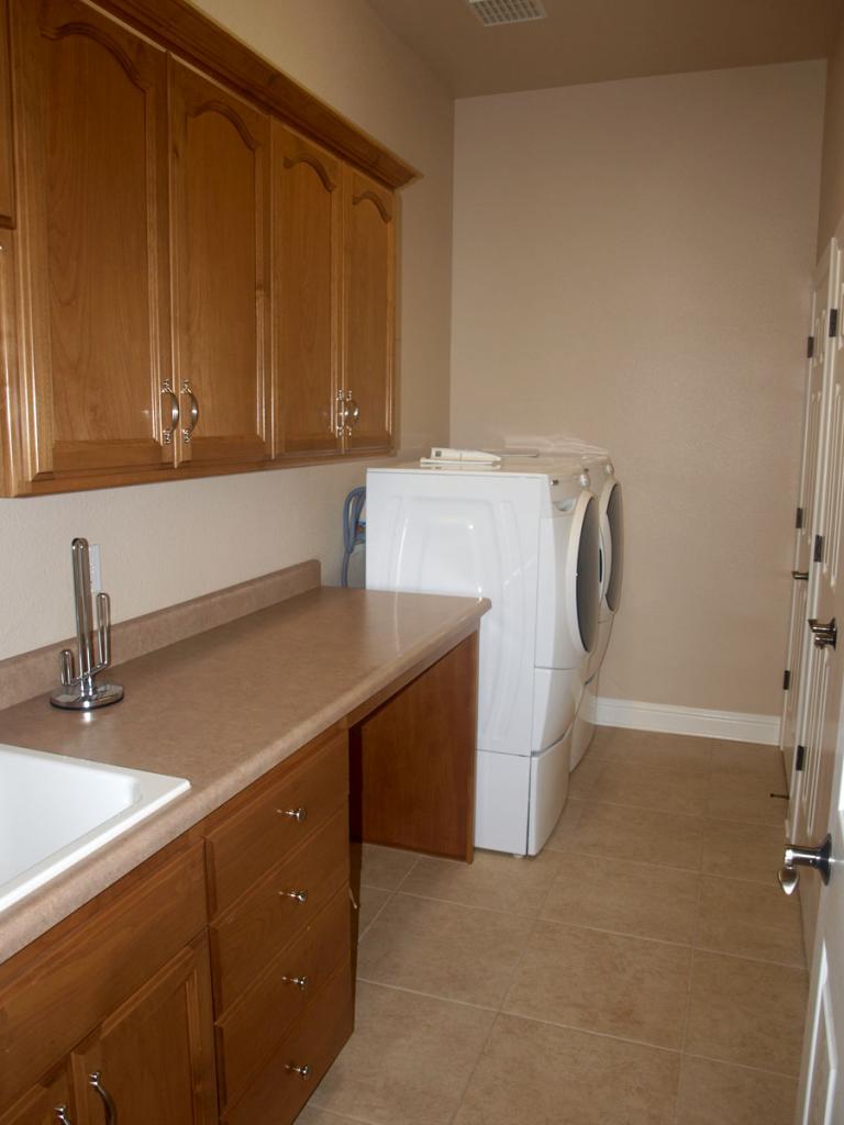 2758 Loggerhead Way Redding, CA 96002 - Photo 27 of 27 Laundry Room