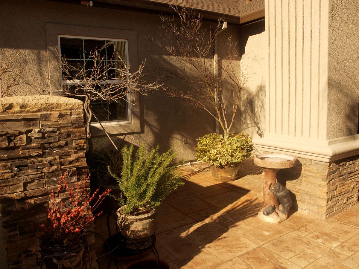 2758 Loggerhead Way Redding, CA 96002 - Photo 5 of 27 Courtyard