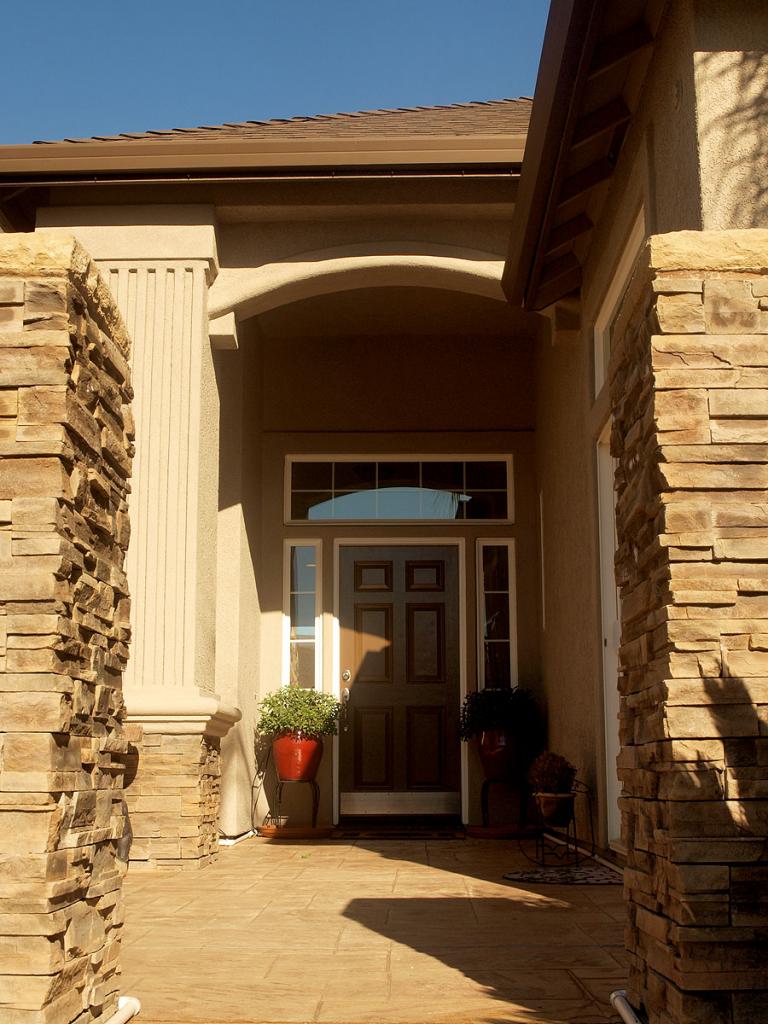 2758 Loggerhead Way Redding, CA 96002 - Photo 6 of 27 Entry