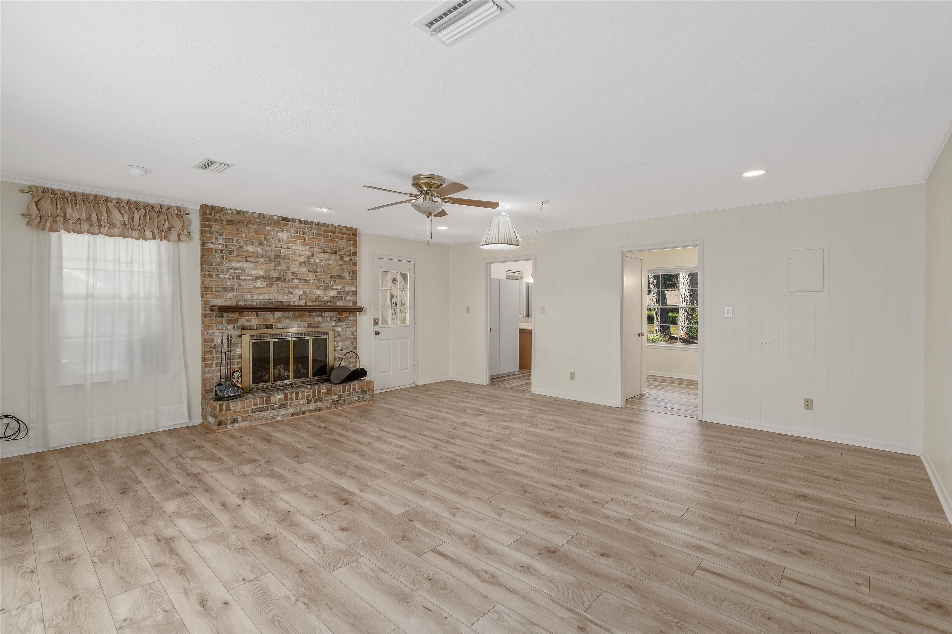 621 Spanish Main Daphne, AL 36527 - Photo 14 of 29 Living Room