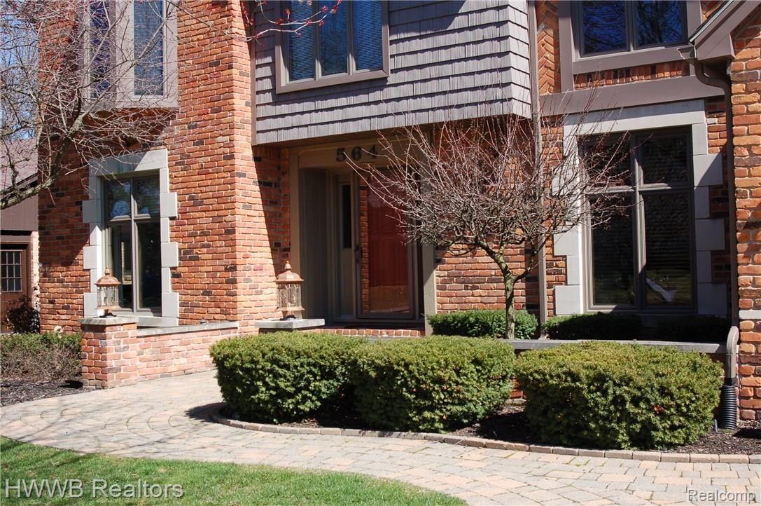 564 Sunlight Drive Rochester, MI 48309 - Photo 5 of 47 Brick Paver Walk-Way