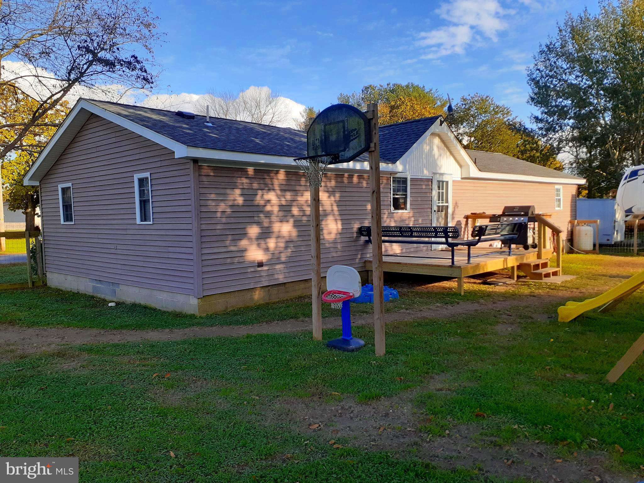 15500 Cutoff Road Henderson, MD 21640 - Photo 24 of 29 Deck with benches