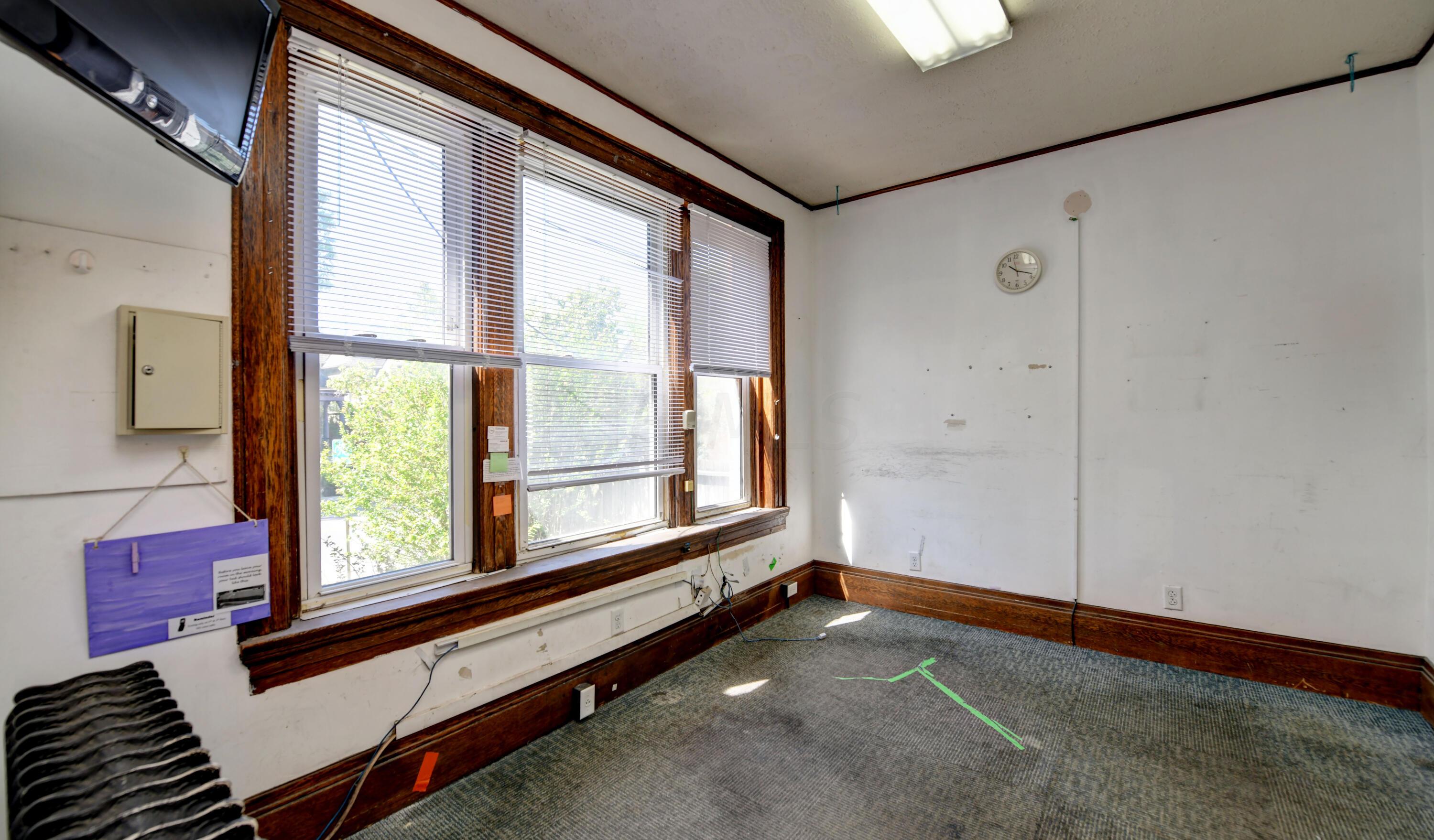 868 Bryden Road Columbus, OH 43205 - Photo 11 of 47 First Floor Living Space (5)
