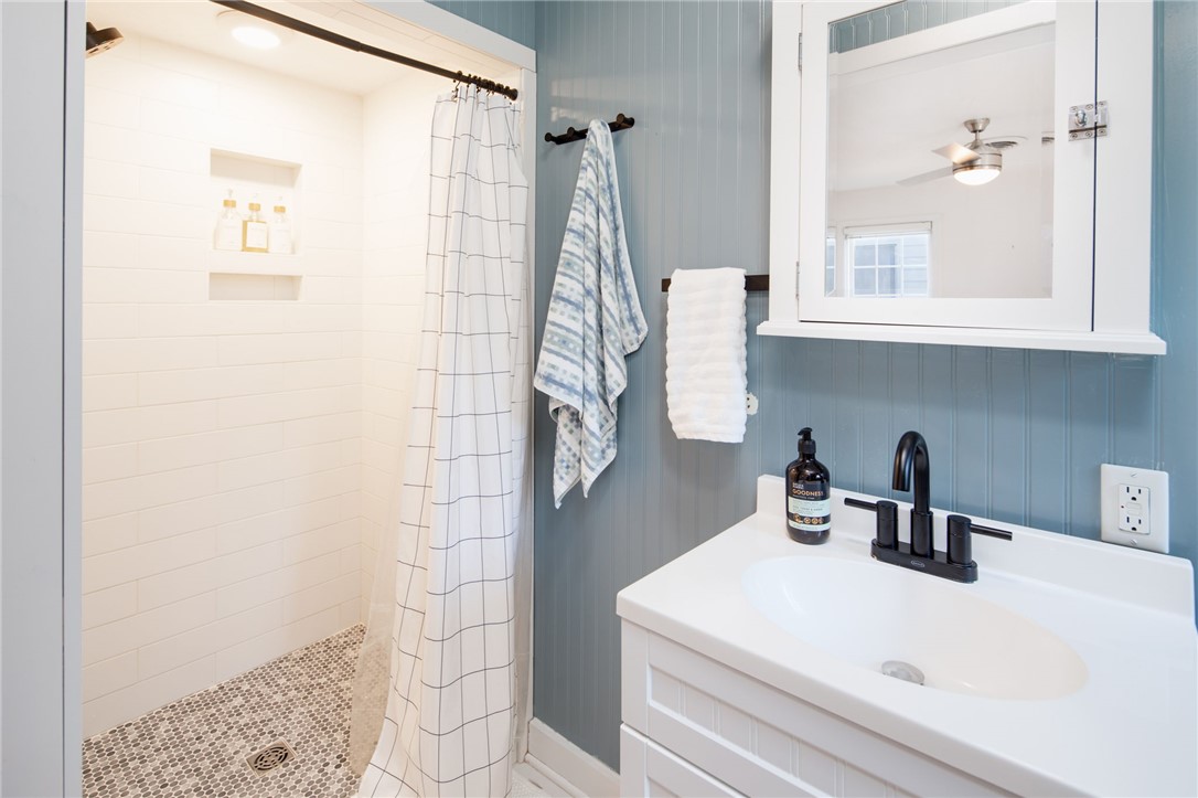 833 Enfield Street Bryan, TX 77802 - Photo 18 of 33 a bathroom with a sink a toilet and shower