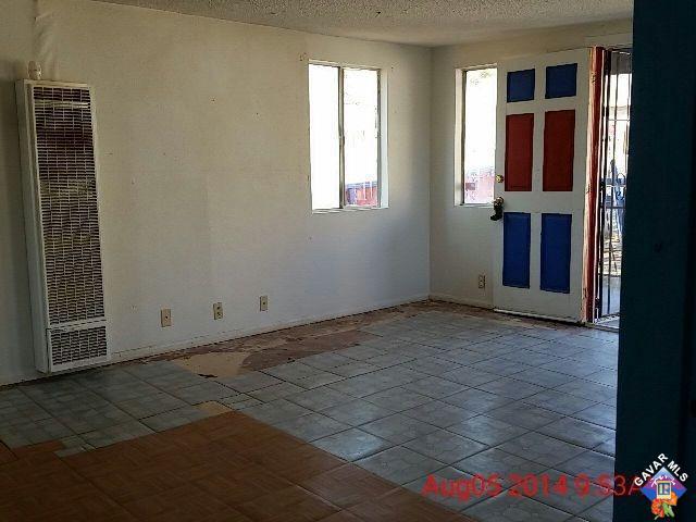 82201 6th Street Trona, CA 93562 - Photo 3 of 6 an empty room with windows
