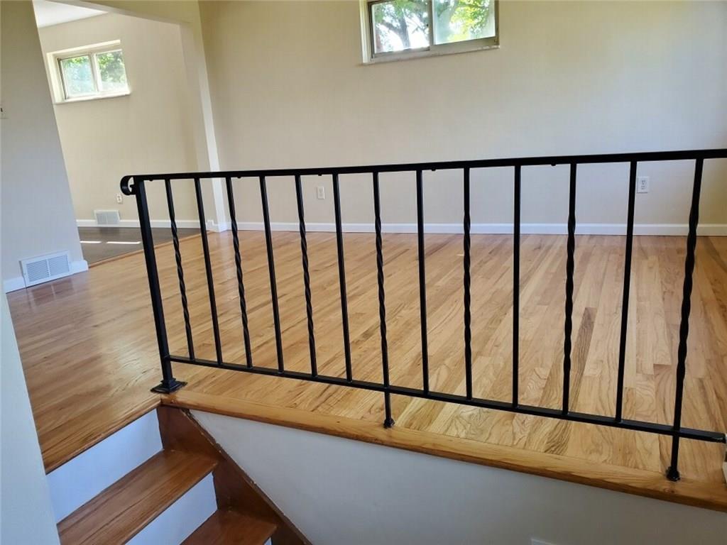 1476 Hunter Road Verona, PA 15147 - Photo 5 of 25 Gallery Image 5