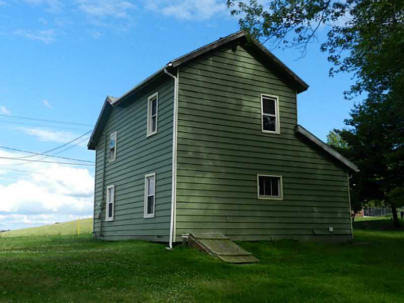 4124 Ellwood Road New Castle, PA 16101 - Photo 14 of 17 Exterior Back.