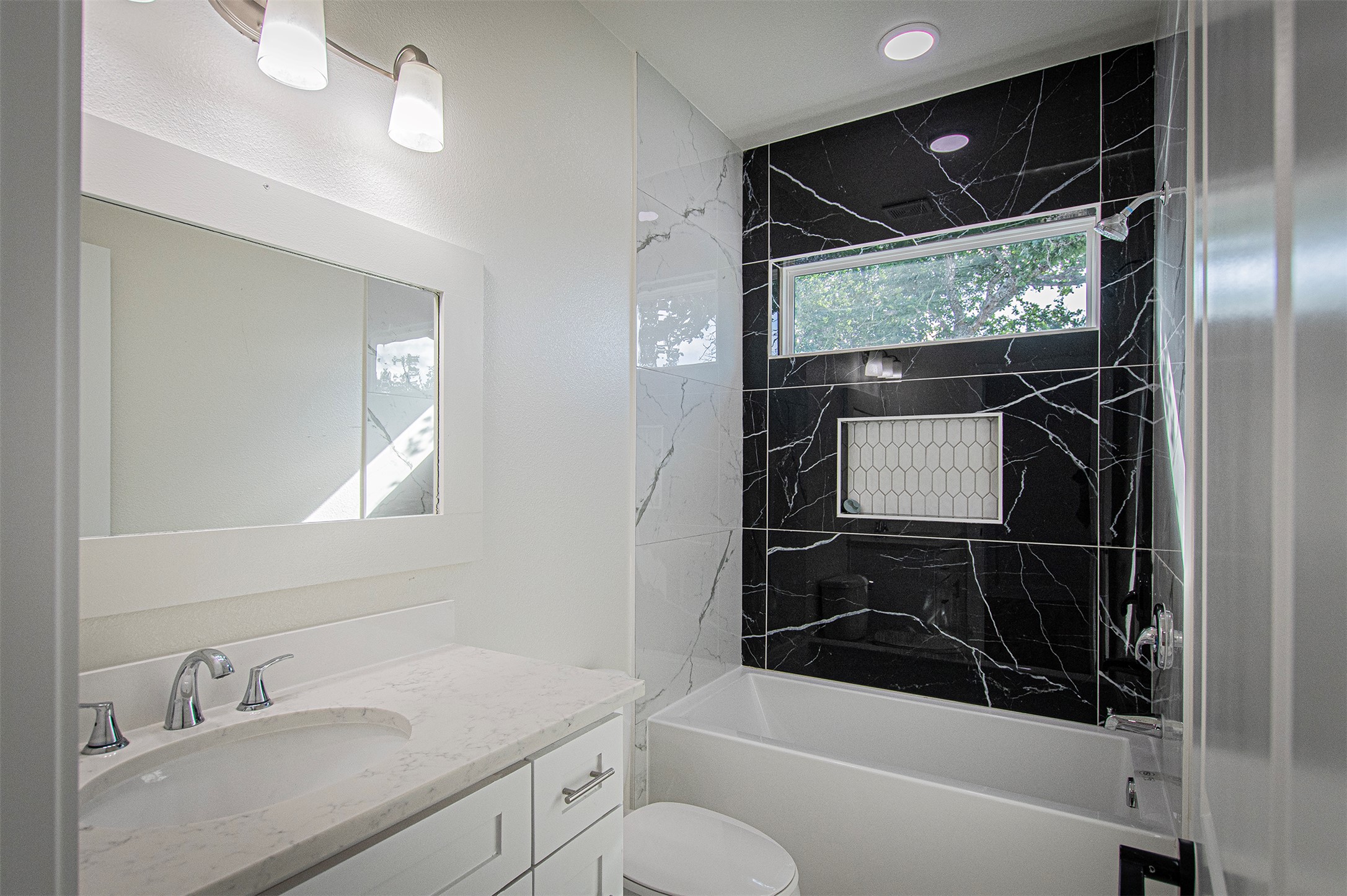 106 Passion Vine Rd Dale Dale, TX 78616 - Photo 16 of 23 Third full bathroom