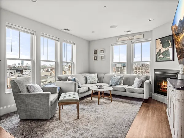 $4,550 | 45 L Street, Unit 6, Boston, MA 02127