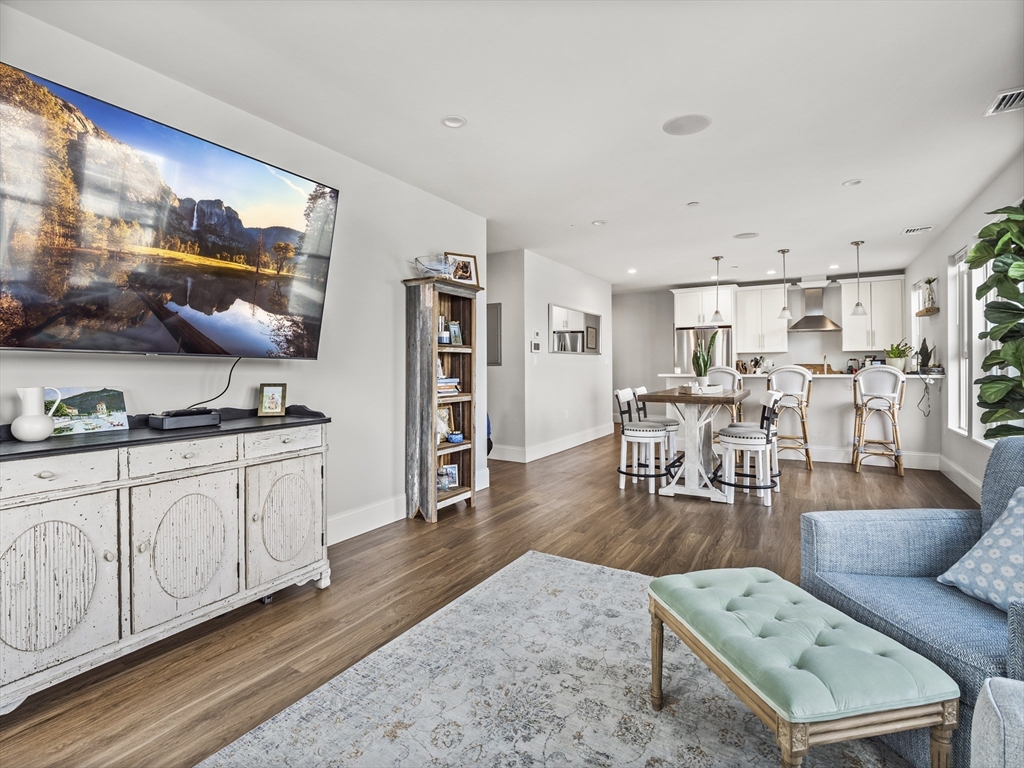 45 L Street, Unit 6 Boston, MA 02127 - Photo 4 of 32