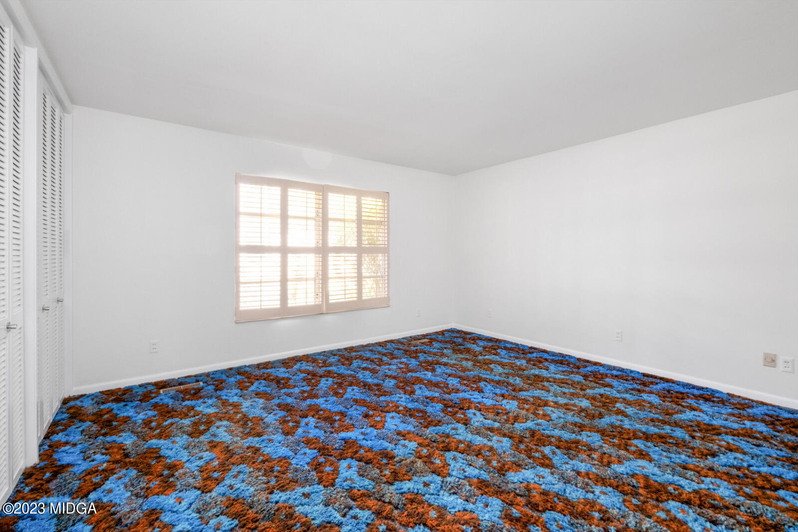 1460 Lone Oak Road Macon, GA 31211 - Photo 15 of 34 a large bed sitting in a bedroom next to a window