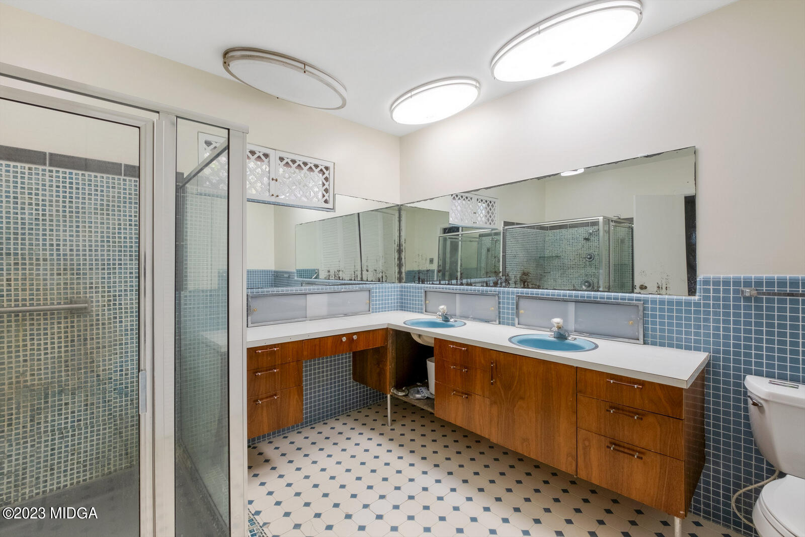 1460 Lone Oak Road Macon, GA 31211 - Photo 17 of 34 a view of bathroom with a sink mirror and a bathtub