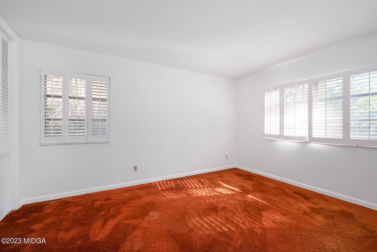 1460 Lone Oak Road Macon, GA 31211 - Photo 18 of 34 an empty room with a window