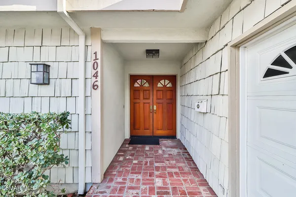 a view of a entrance door of the house