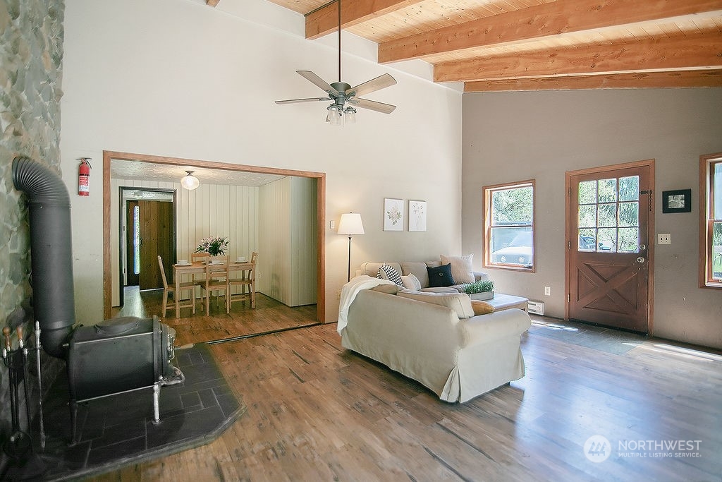 2038 Abernathy Creek Road Longview, WA 98632 - Photo 8 of 37 a living room with furniture