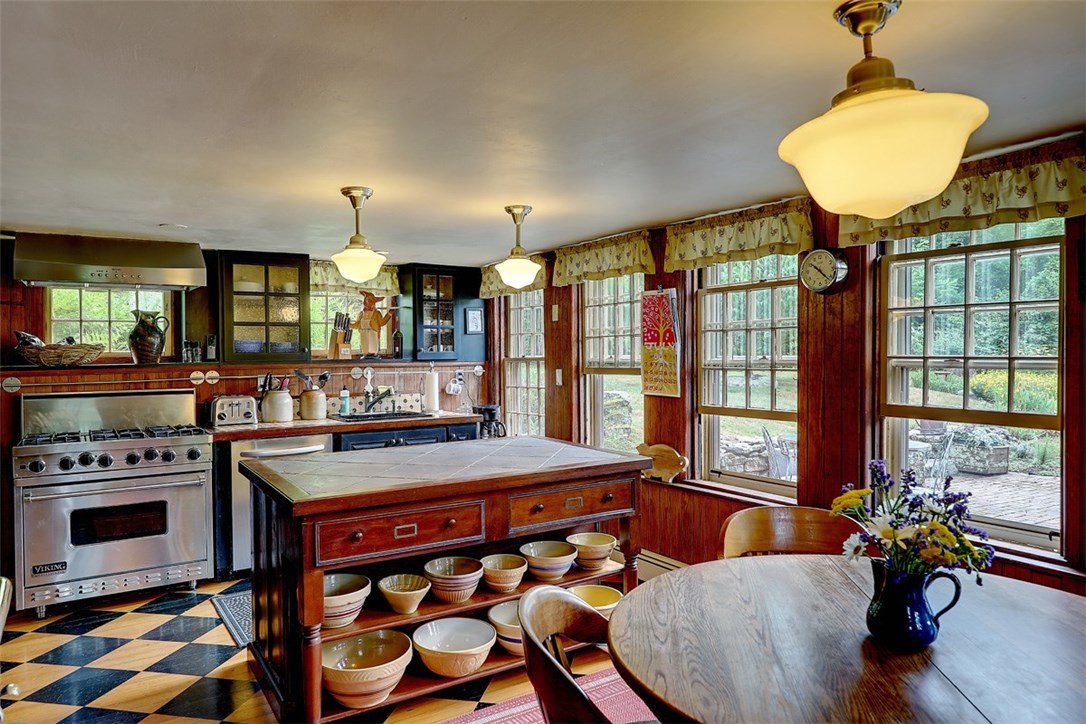 107 Tower Hill Road Cumberland, RI 02864 - Photo 4 of 40
