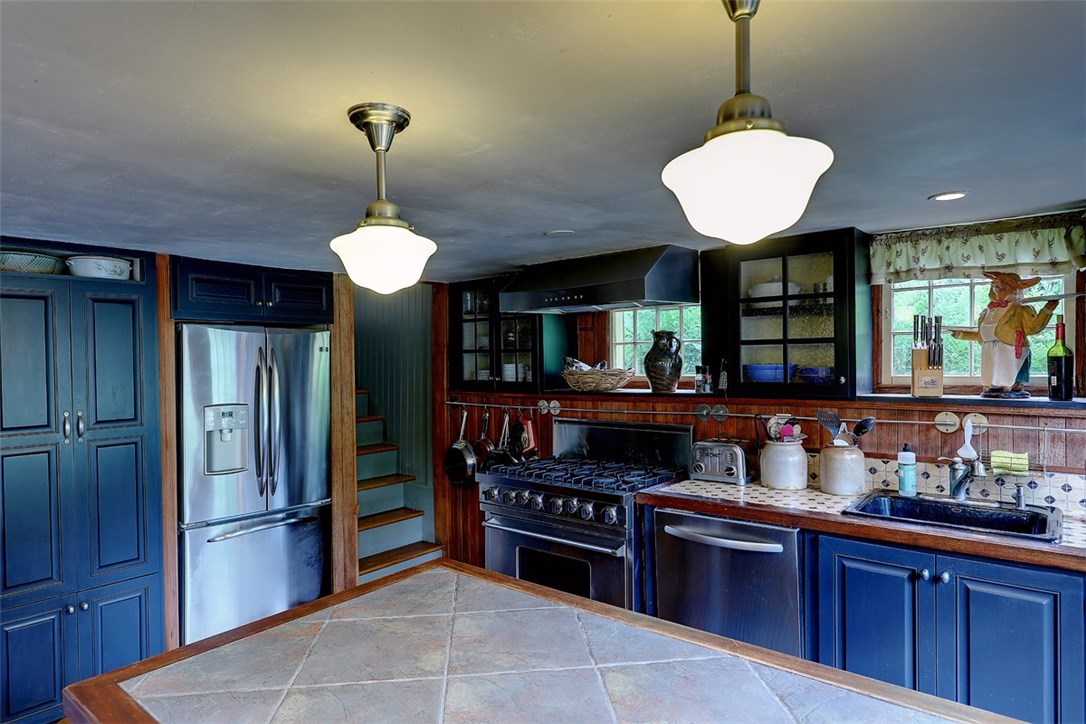 107 Tower Hill Road Cumberland, RI 02864 - Photo 5 of 40