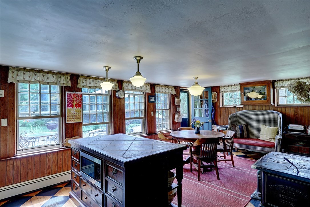 107 Tower Hill Road Cumberland, RI 02864 - Photo 7 of 40