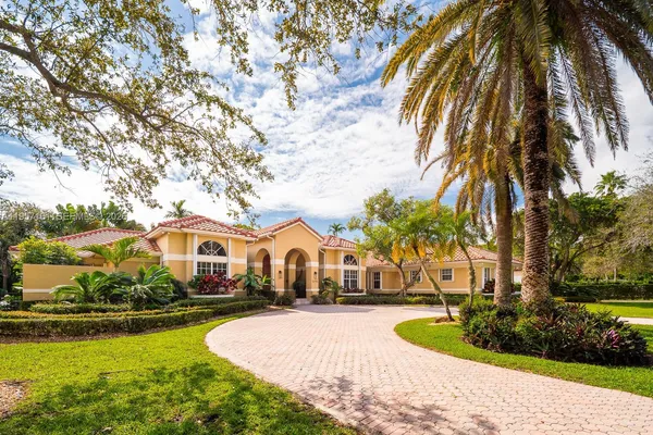 $3,950,000 | 5770 Southwest 128th Street, Pinecrest, FL 33156
