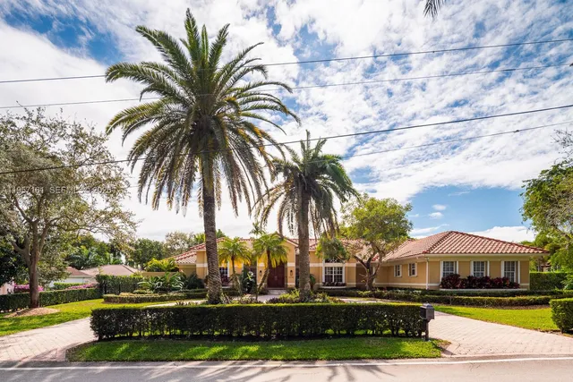 $3,950,000 | 5770 Southwest 128th Street, Pinecrest, FL 33156