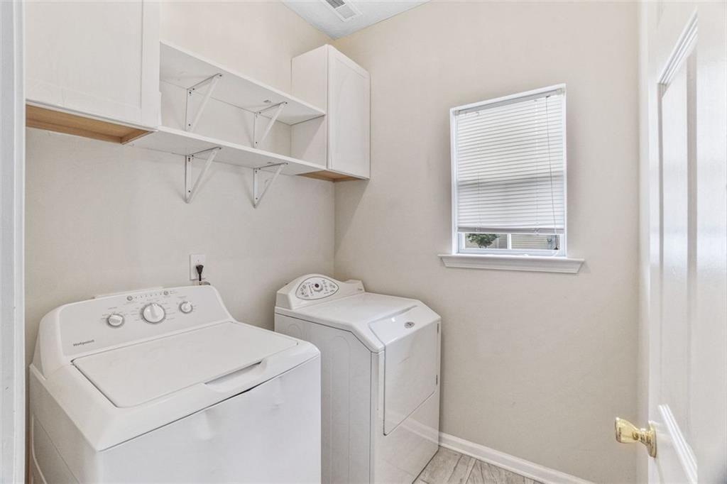 675 Michael Circle Monroe, GA 30655 - Photo 19 of 34 a utility room with dryer and washer