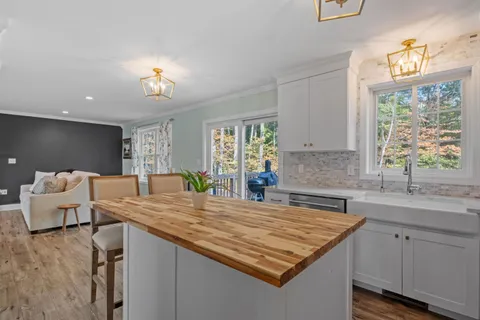 $899,000 | 33 Hickorywood Circle, Meredith, NH 03253