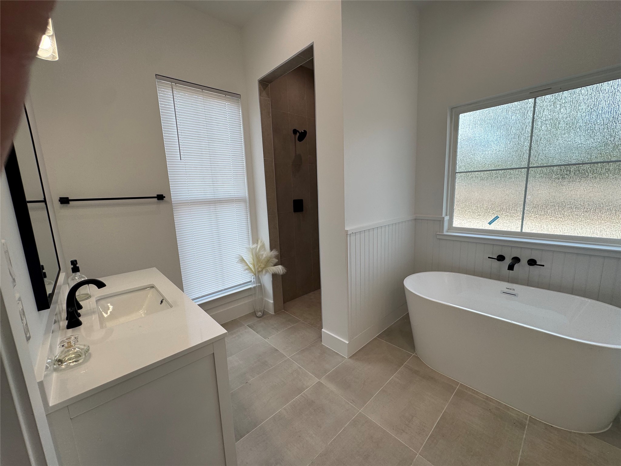1353 Red Town Road, Unit B Elgin, TX 78621 - Photo 13 of 26 a bathroom with a sink and a bathtub