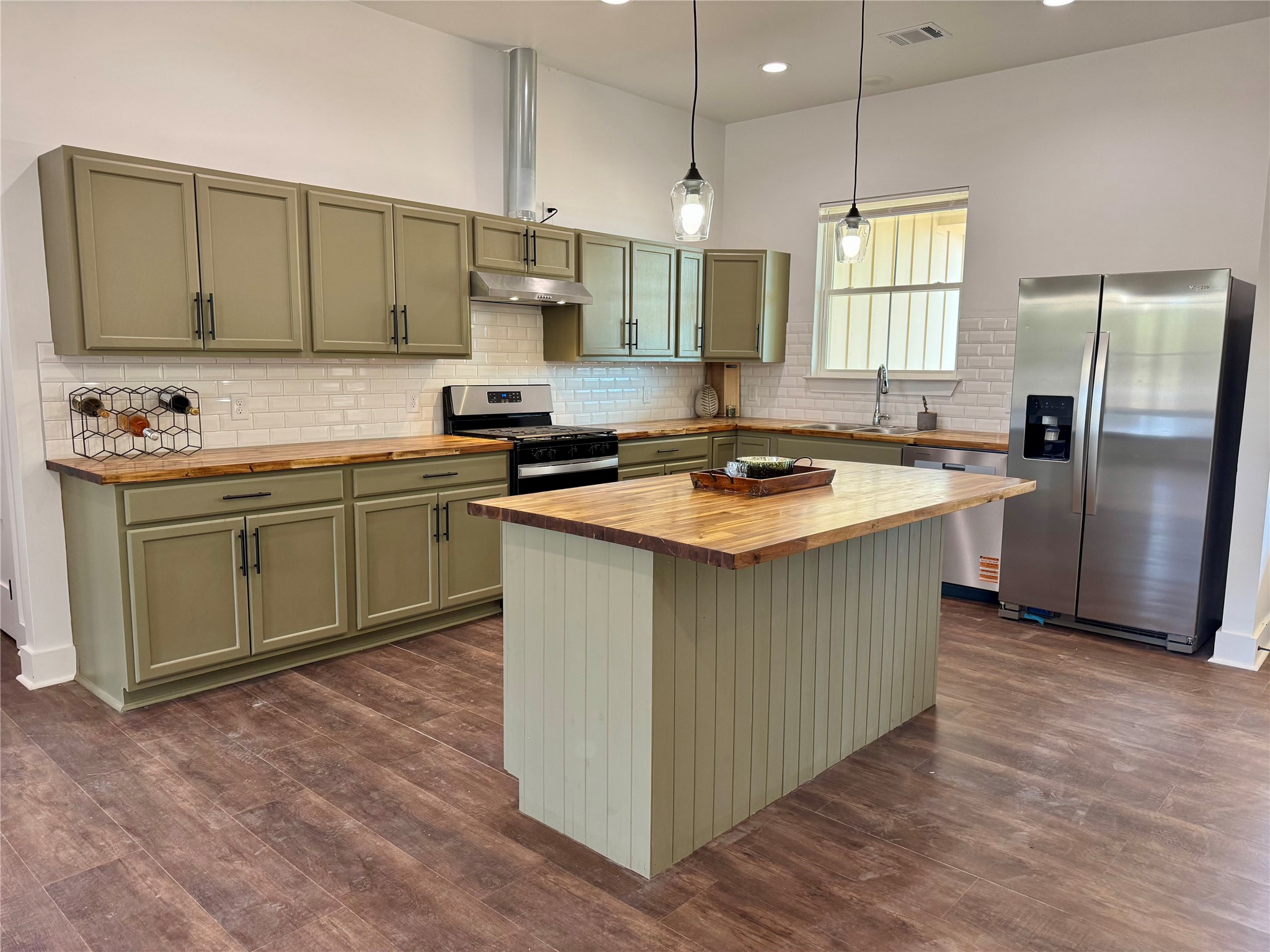 1353 Red Town Road, Unit B Elgin, TX 78621 - Photo 9 of 26 a kitchen with a sink stove and refrigerator