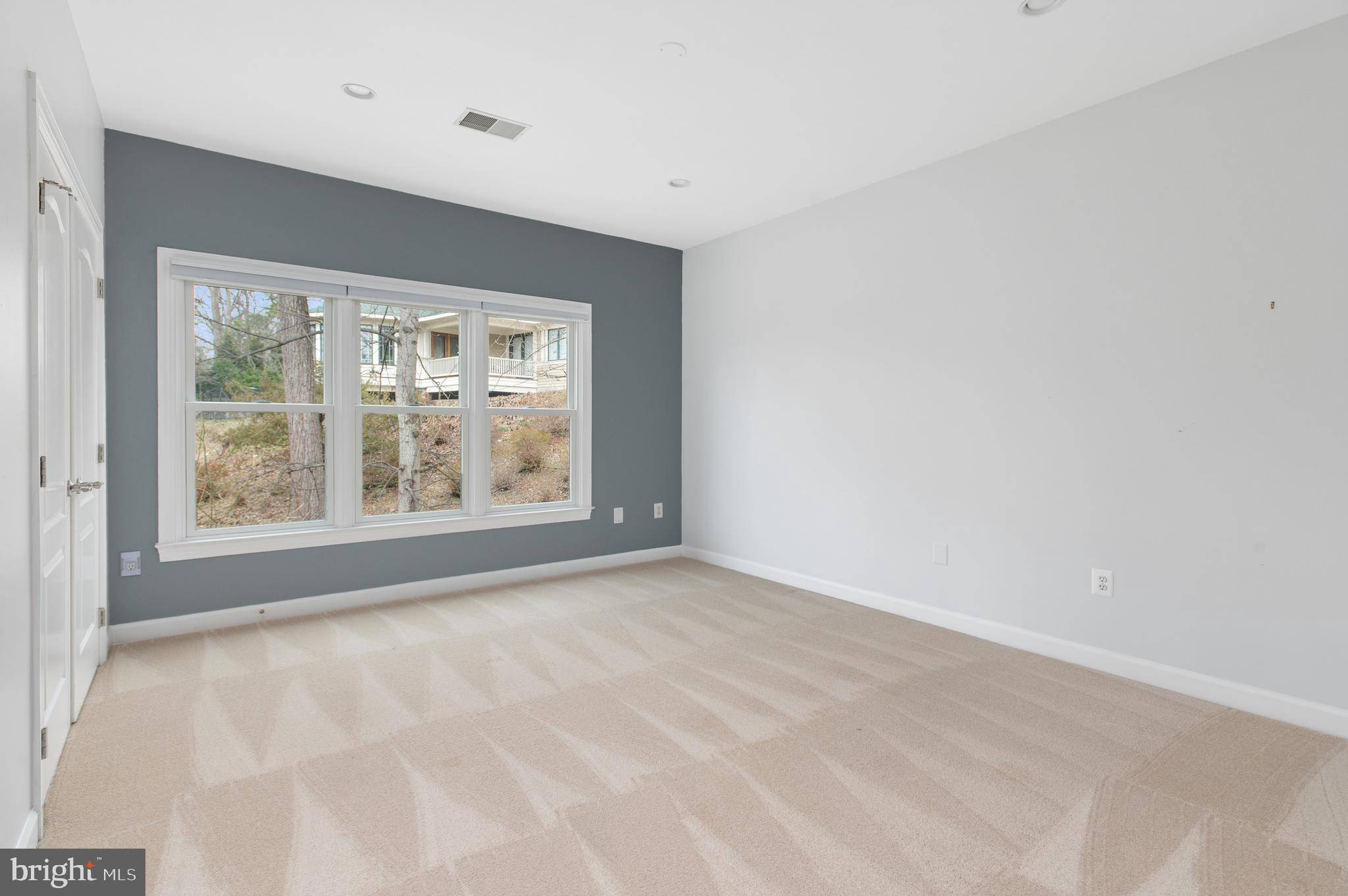 5400 Mohican Road Bethesda, MD 20816 - Photo 29 of 47 a view of an empty room with a window