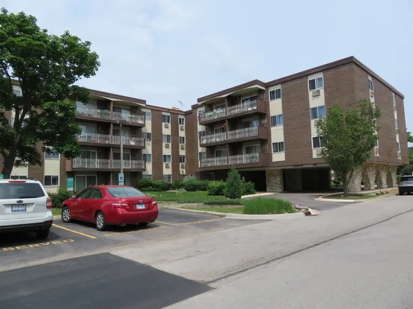 $184,500 | 1311 South Finley Road, Unit 118, Lombard, IL 60148