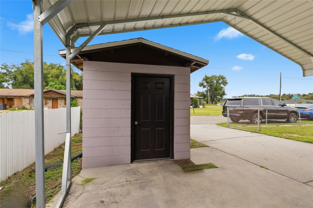 201 East Wheeler Road Seffner, FL 33584 - Photo 28 of 39 Gallery Image 28