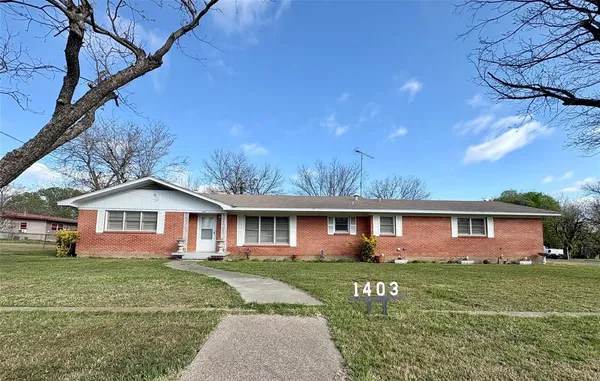 $249,900 | 1403 West 5th Street, Clifton, TX 76634