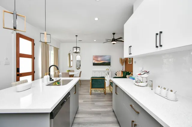 $496,000 | 4909 Higgins Street, Unit A/B, Houston, TX 77033