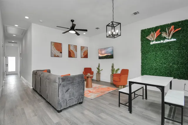 $496,000 | 4909 Higgins Street, Unit A/B, Houston, TX 77033