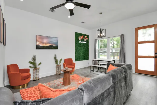 $496,000 | 4909 Higgins Street, Unit A/B, Houston, TX 77033