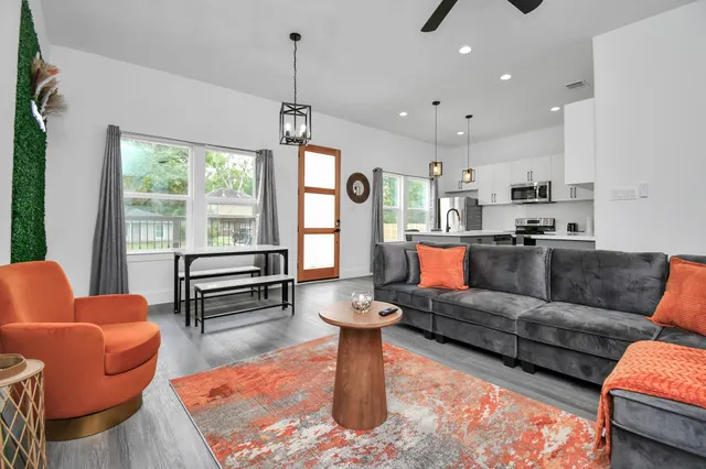 $496,000 | 4909 Higgins Street, Unit A/B, Houston, TX 77033