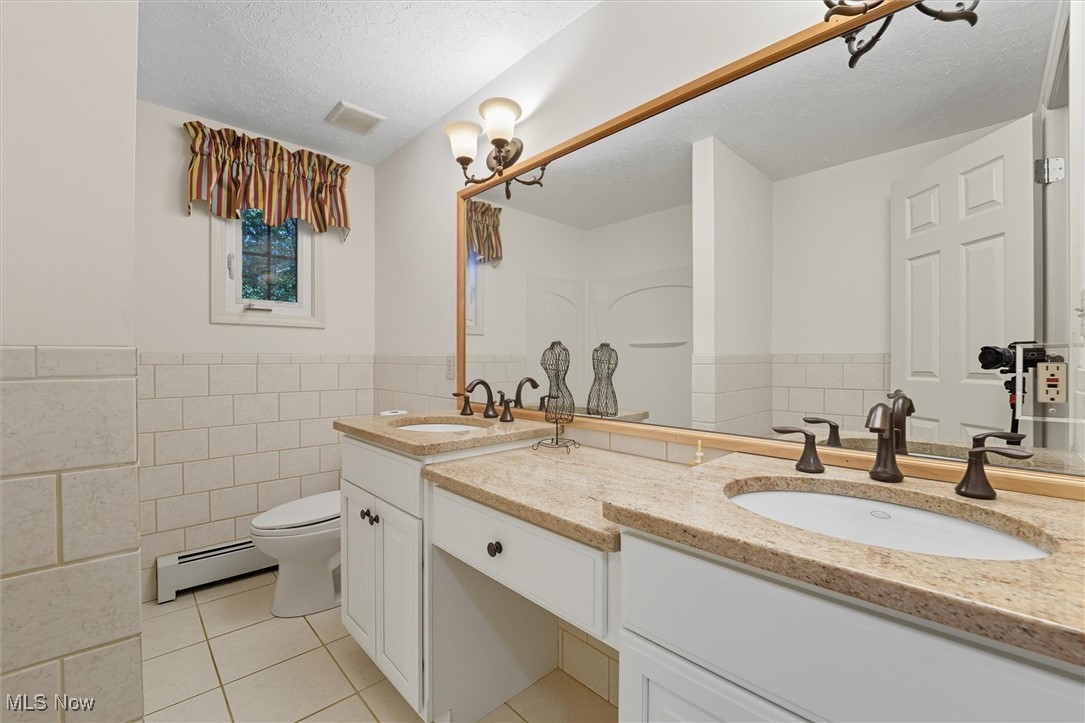 11884 Frost Road Mantua, OH 44255 - Photo 24 of 42 Bathroom #4