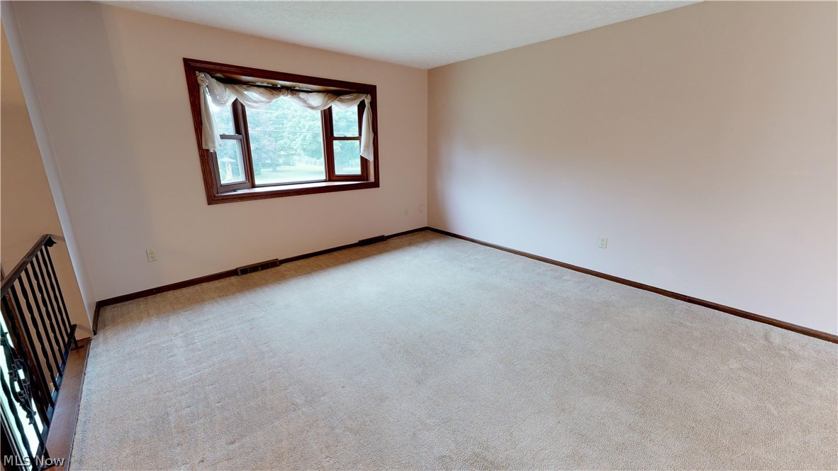 3952 Green Road Perry, OH 44081 - Photo 4 of 35