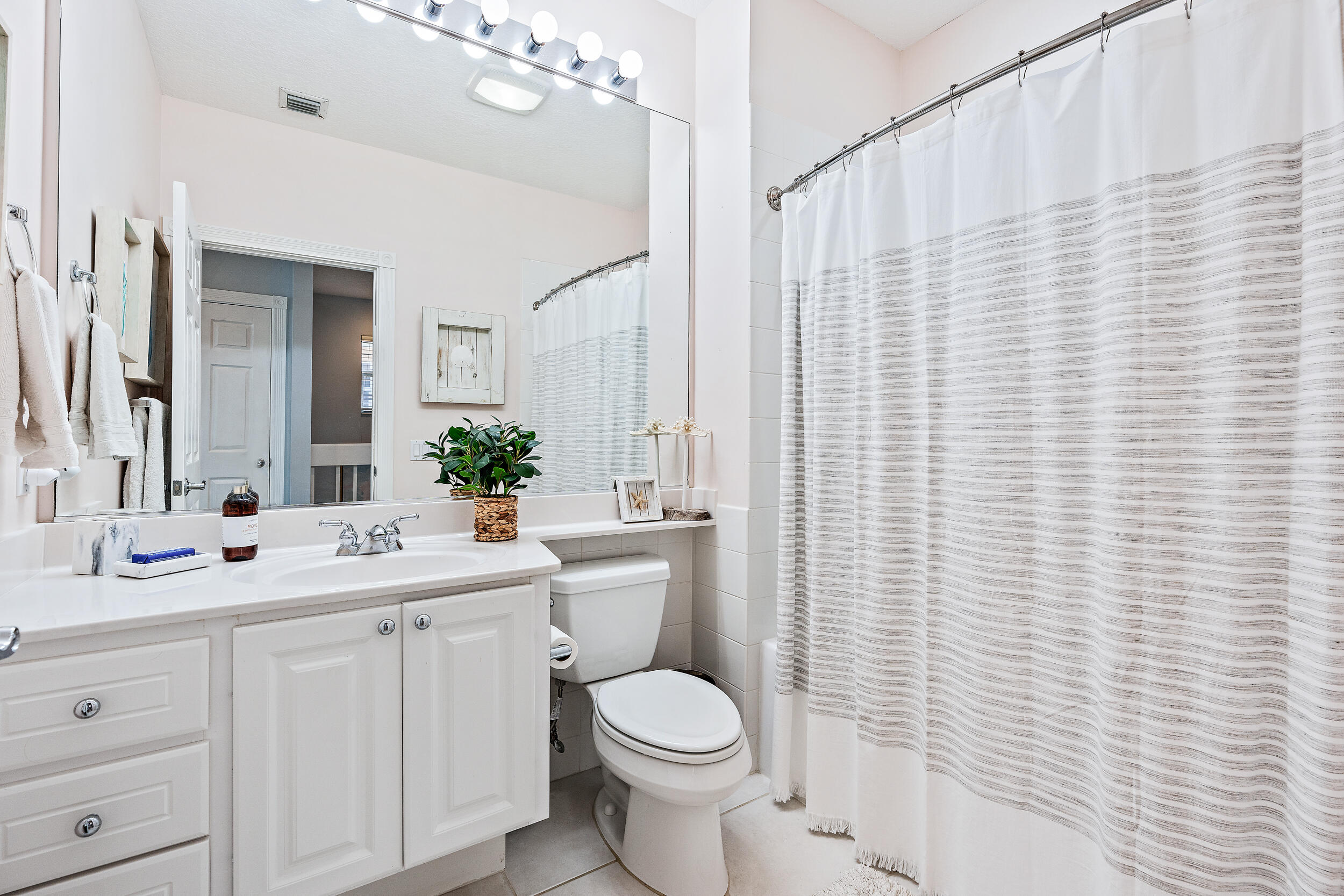 116 Caravelle Drive Jupiter, FL 33458 - Photo 26 of 31 116 Caravelle Dr-5