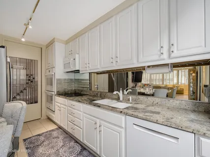 $850,000 | 100 East Bellevue Place, Unit 3E, Chicago, IL 60611