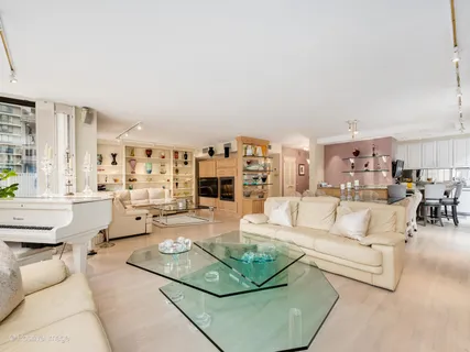 $850,000 | 100 East Bellevue Place, Unit 3E, Chicago, IL 60611