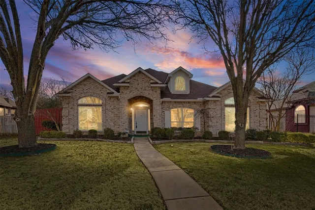 $385,000 | 1132 Devonshire Drive, DeSoto, TX 75115