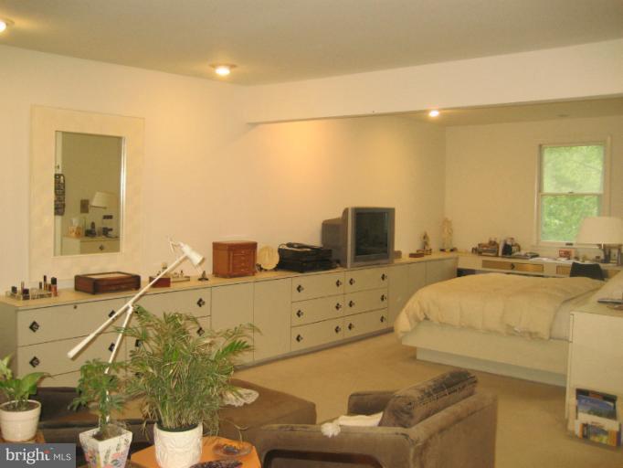 7512 Lisburne Road Pikesville, MD 21208 - Photo 8 of 12 Bedroom (Master)