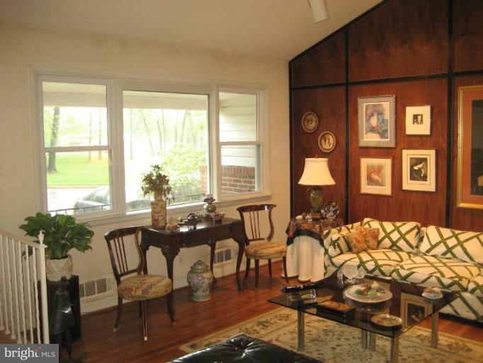 7512 Lisburne Road Pikesville, MD 21208 - Photo 9 of 12 Living Room