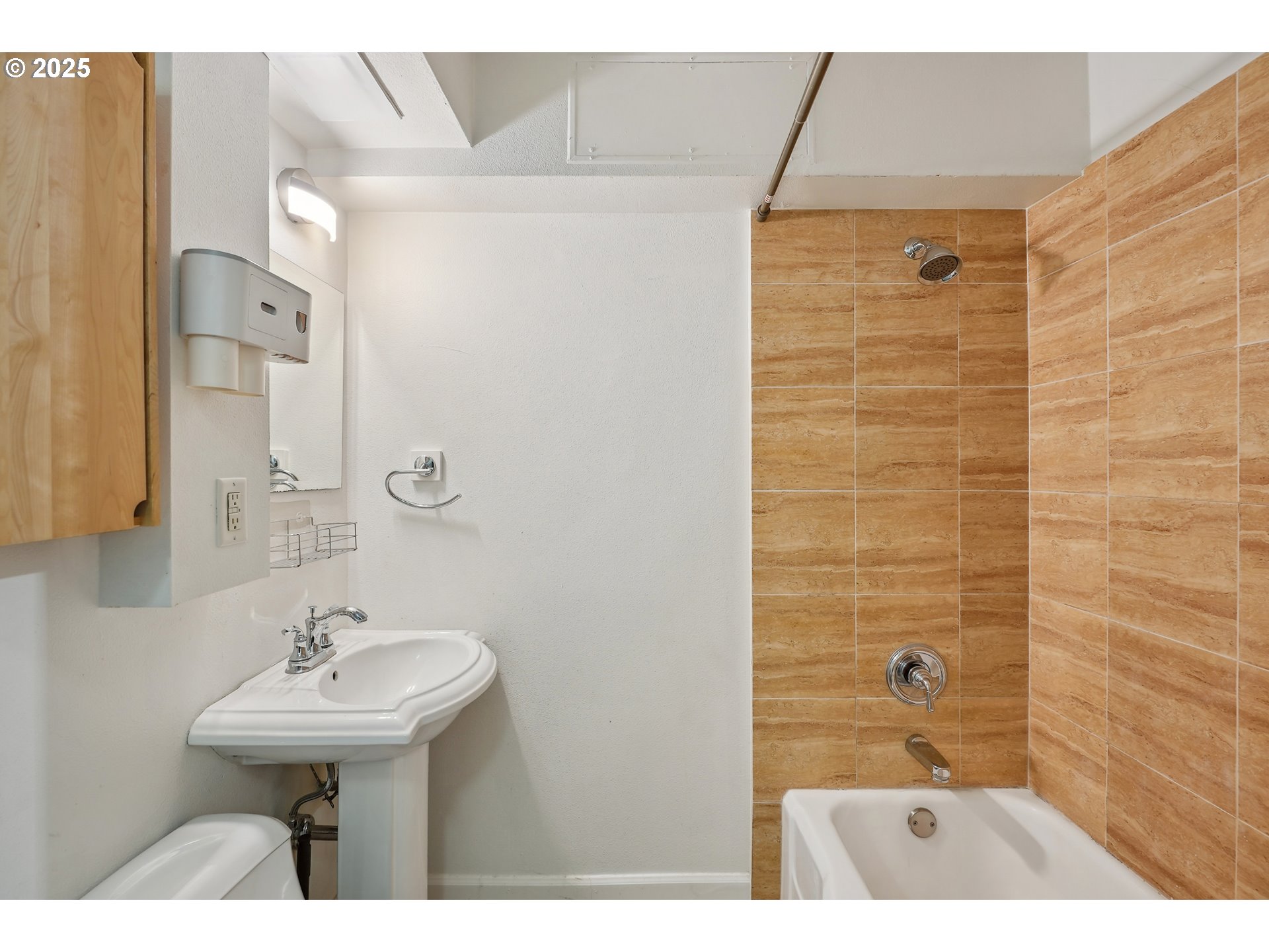 1205 Southwest Cardinell Drive, Unit 604 Portland, OR 97201 - Photo 17 of 25