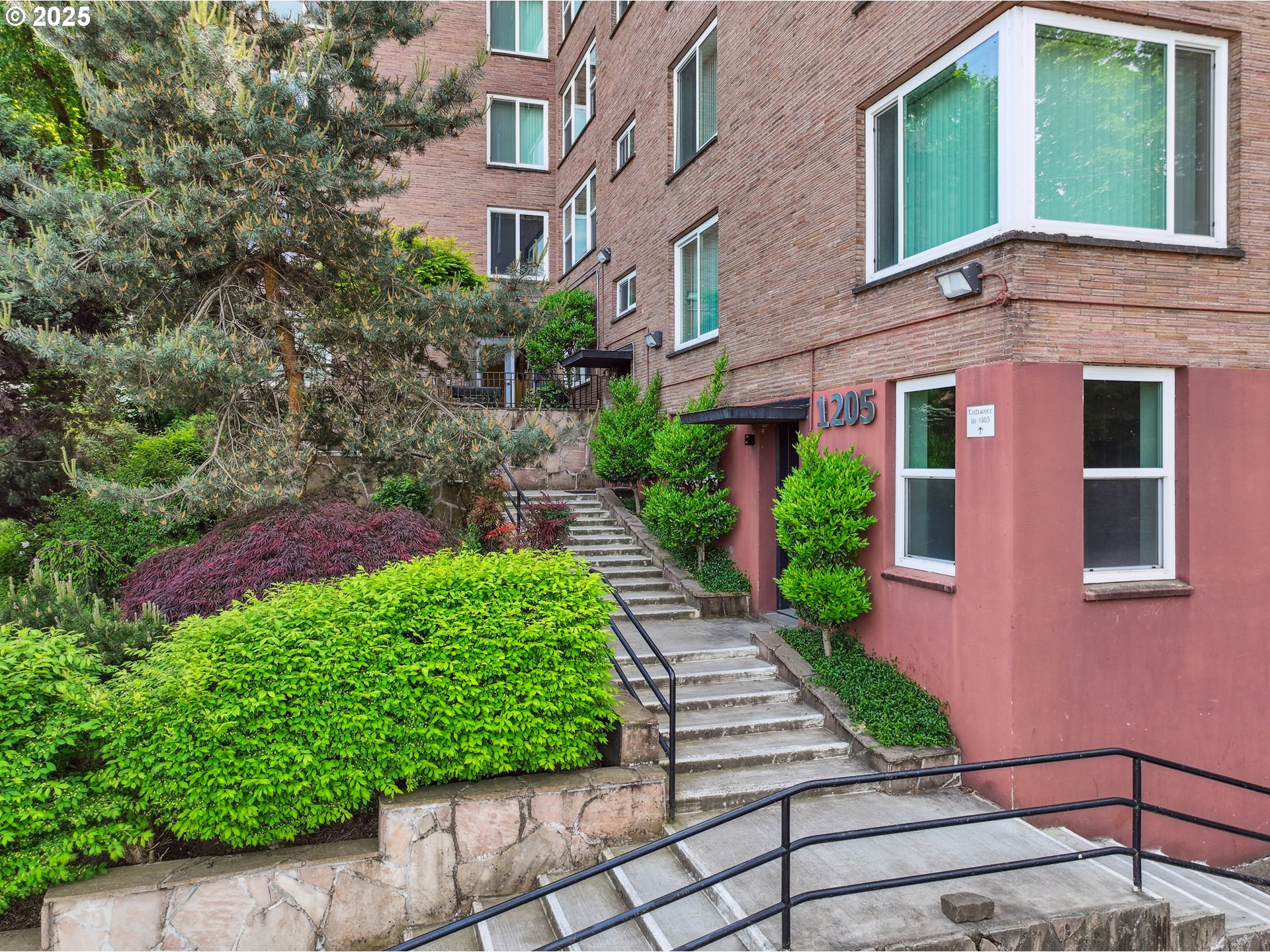 1205 Southwest Cardinell Drive, Unit 604 Portland, OR 97201 - Photo 3 of 25