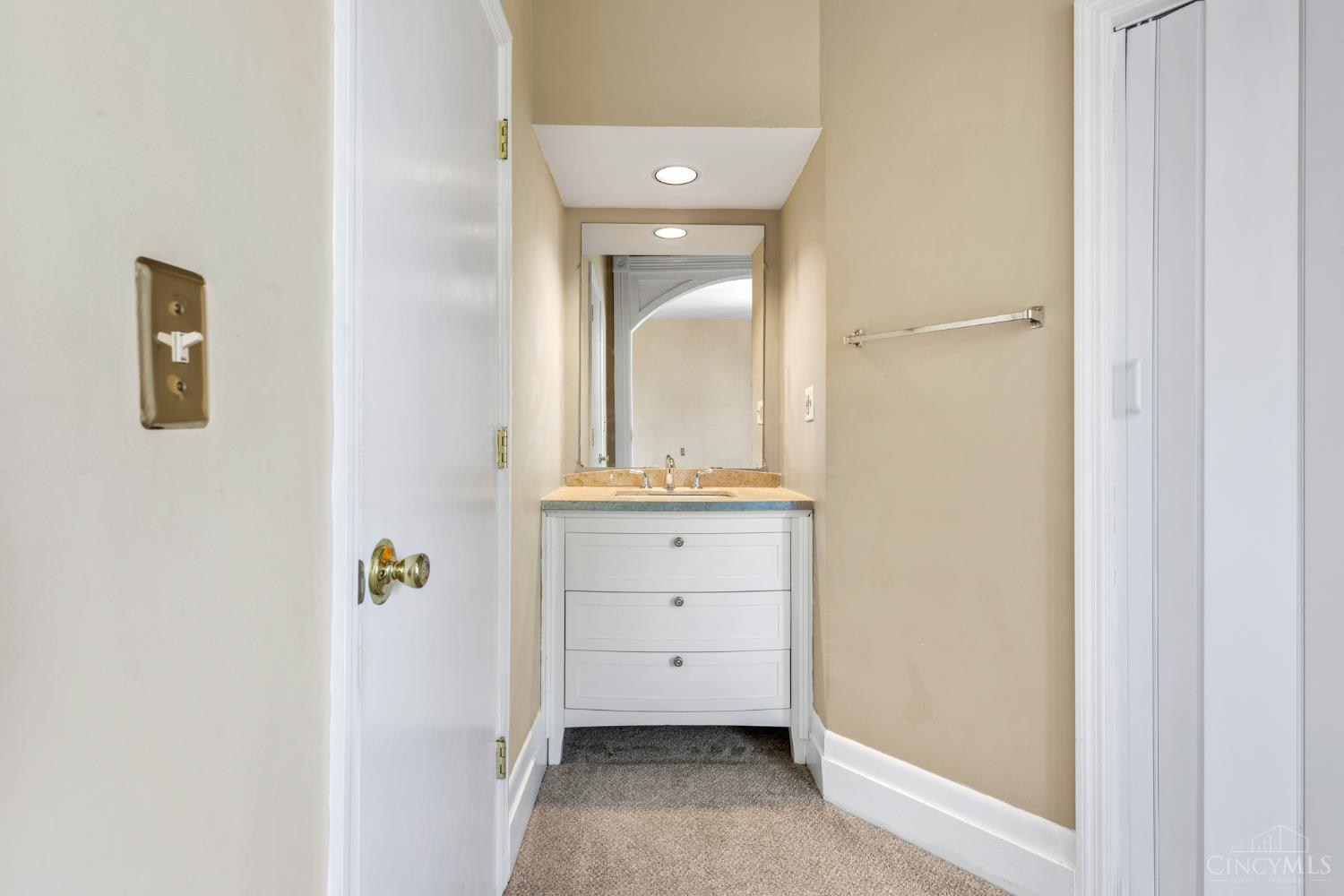 1 Moyer Place Cincinnati, OH 45226 - Photo 24 of 35