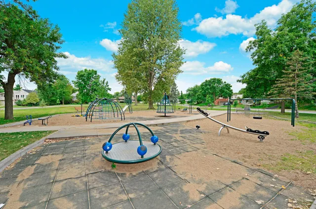 $4,395 | 4222 Basswood Road, Minneapolis, MN 55416