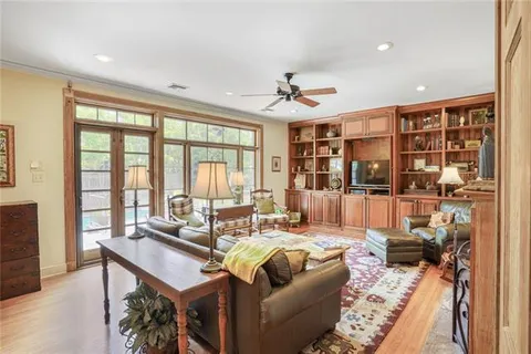 $1,342,000 | 43 Farnham Place, Metairie, LA 70005
